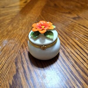 Vintage Flower Top Trinket Box